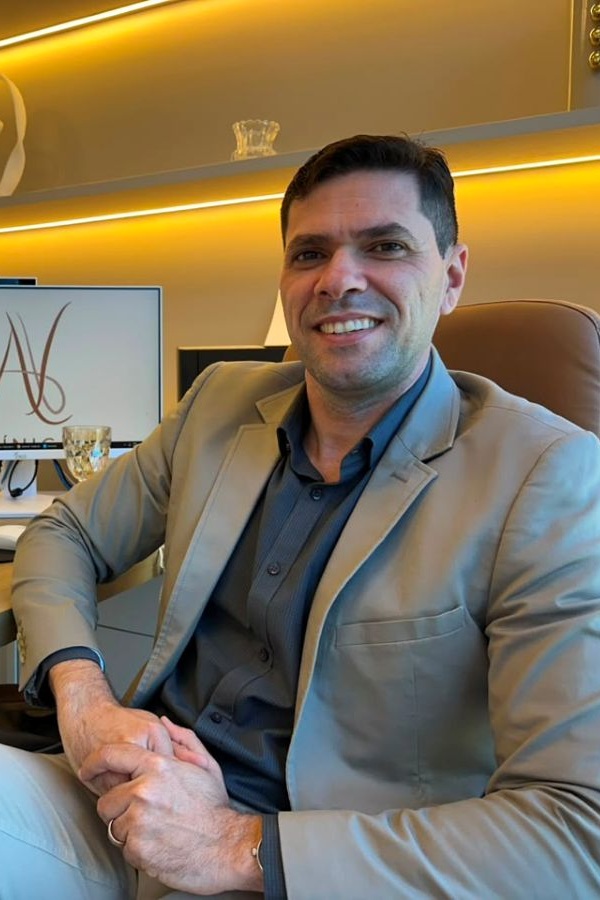 Dr. Mauricio Bicudo